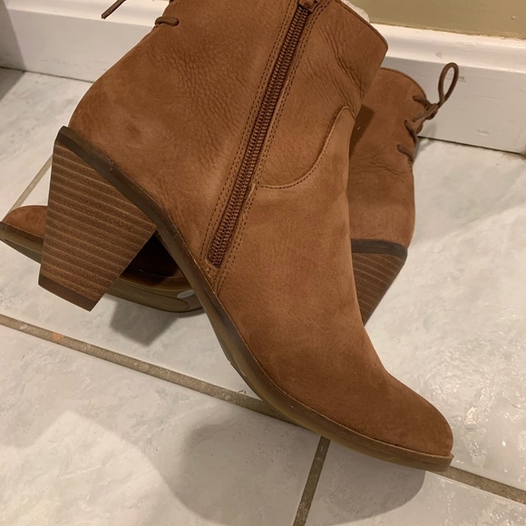 NEW Lucky Boots 🍀 - Picture 7 of 8